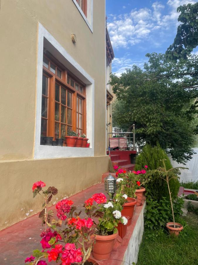 Gaywoo Guest House Leh Exterior photo